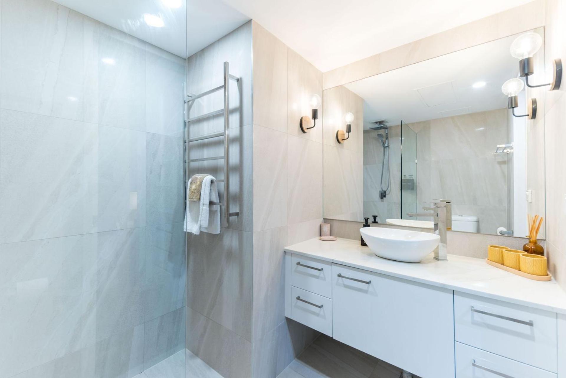 Charming 2br Ocean View Apartment Gold Coast